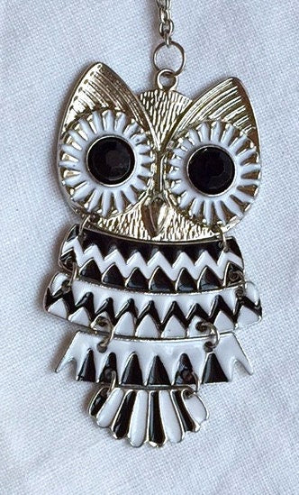 Fabulous / unique black & white enamel vintage dangle owl necklace