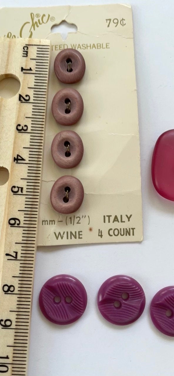 Lot of vintage buttons - from Italy and elsewhere - shades of purple, pink and wine