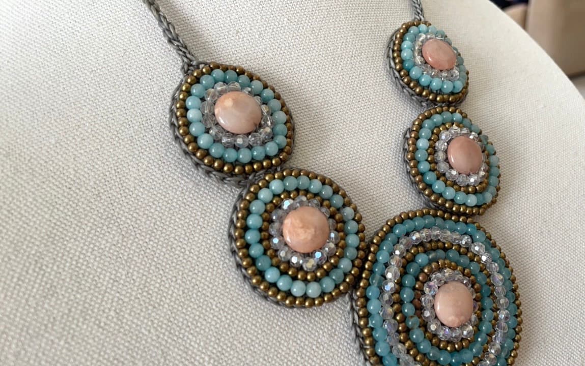 Stunning vintage handmade beadwork necklace with unique crocheted base - Please read description