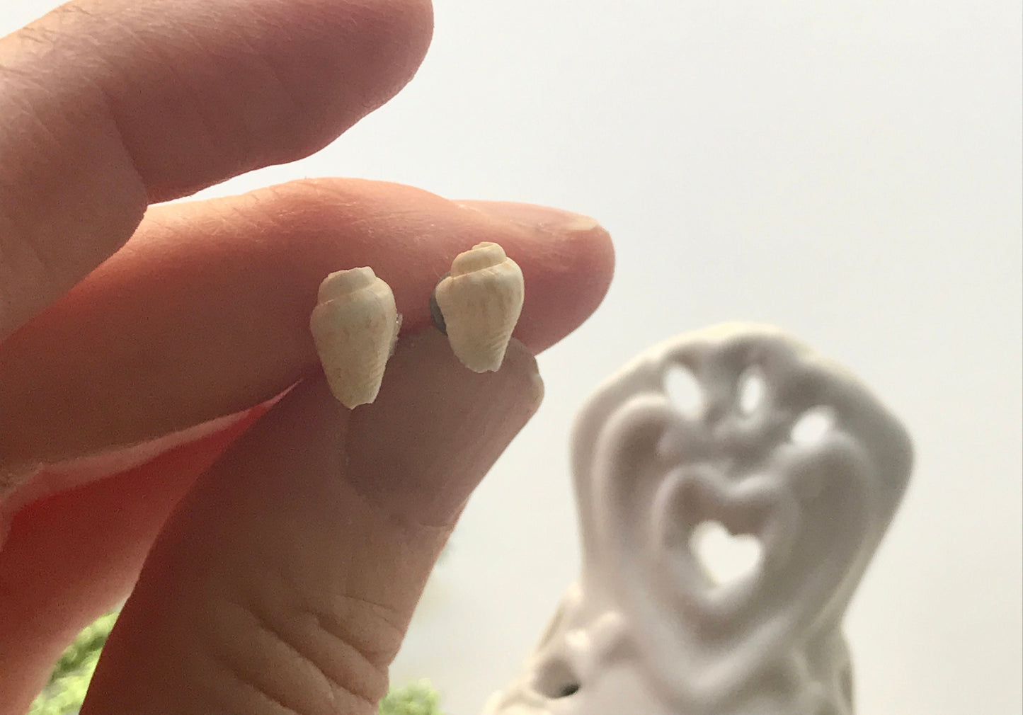 Tiny vintage shell stud earrings