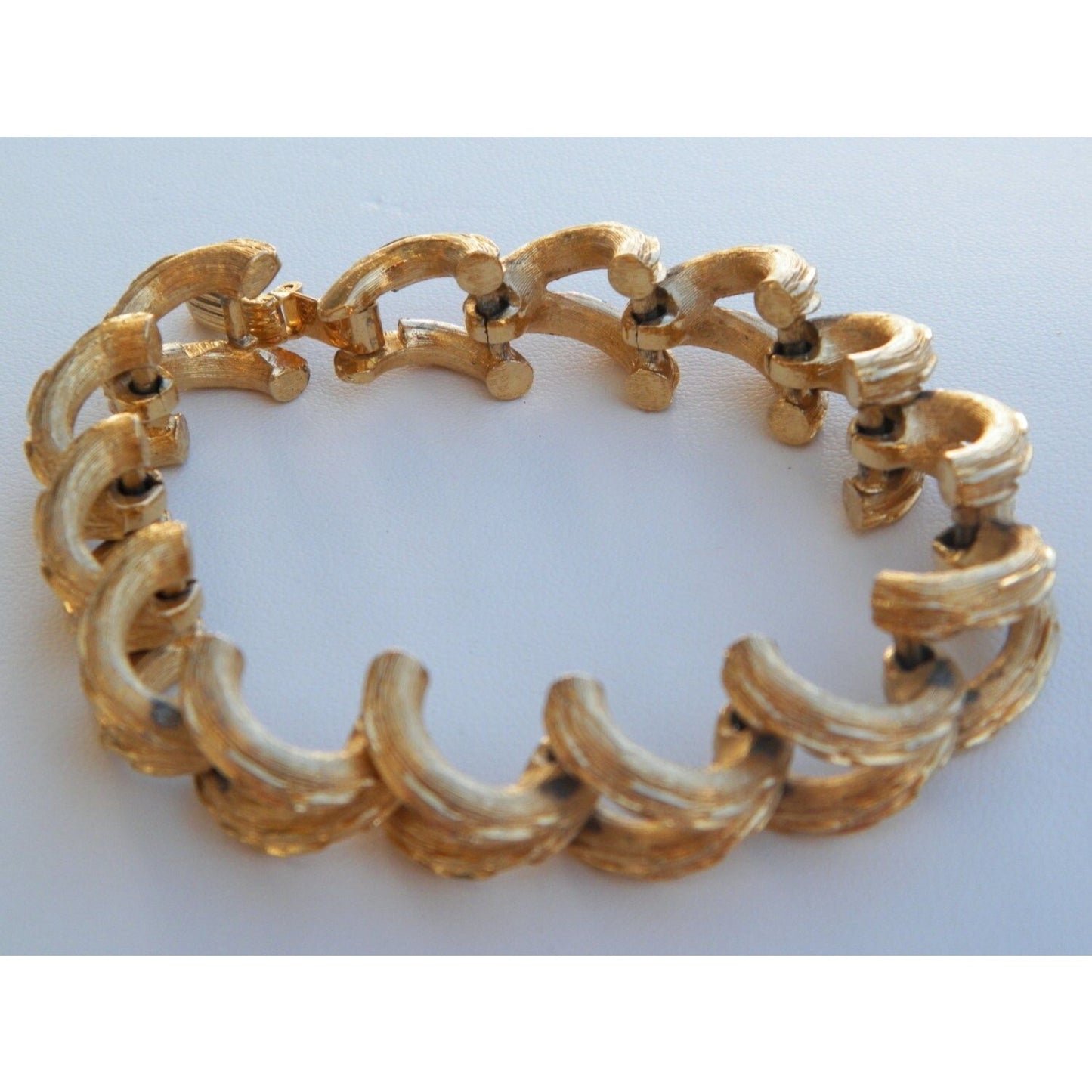 Vintage Crown TRIFARI stunning unique goldtone link bracelet