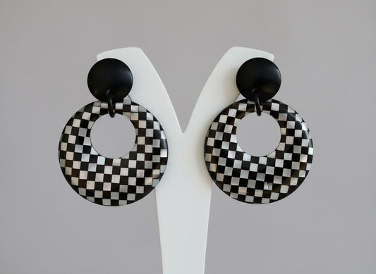 Vintage Inlaid Mother of Pearl & Black Hoop Earrings – Elegant Retro Statement Jewelry