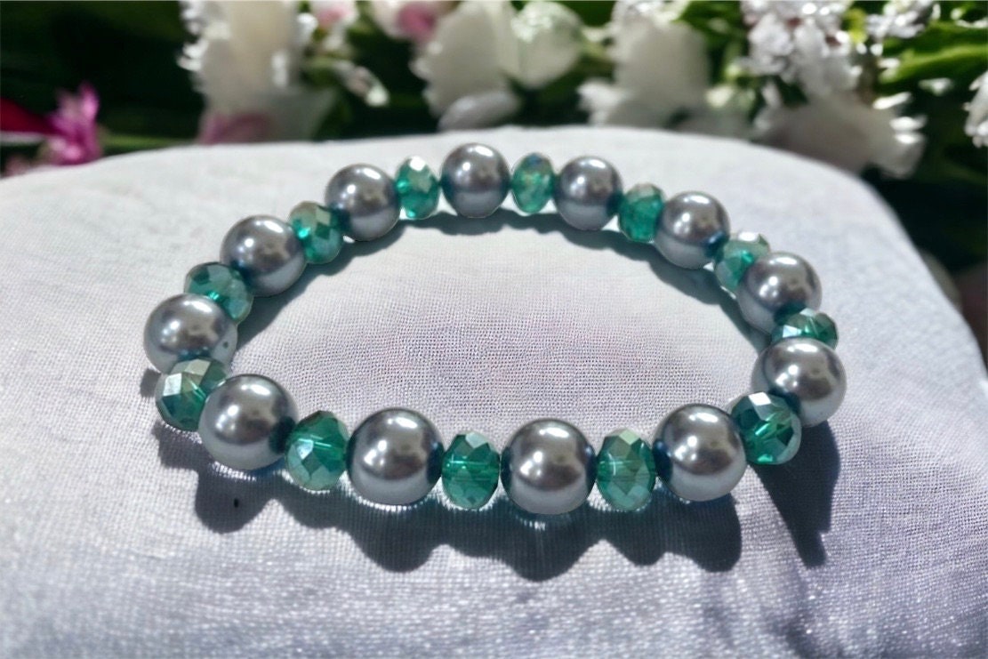 Shades of green vintage beaded bracelet