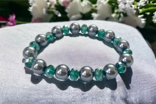Shades of green vintage beaded bracelet