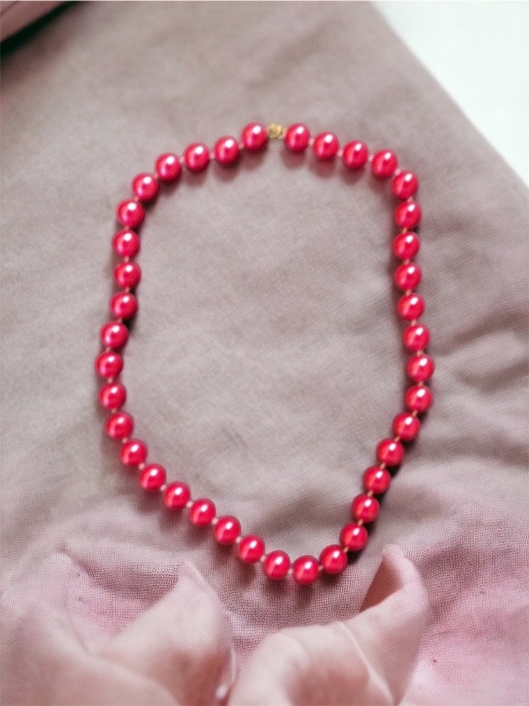 Hot pink faux pearl stunning vintage necklace