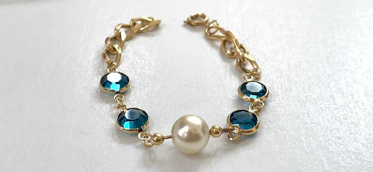 Faux pearl and clear blue crystal handmade bracelet