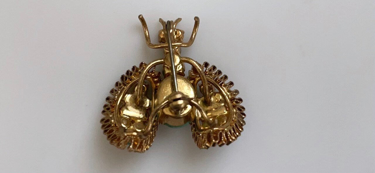 Stunning vintage bee pin with wired wings - unsigned