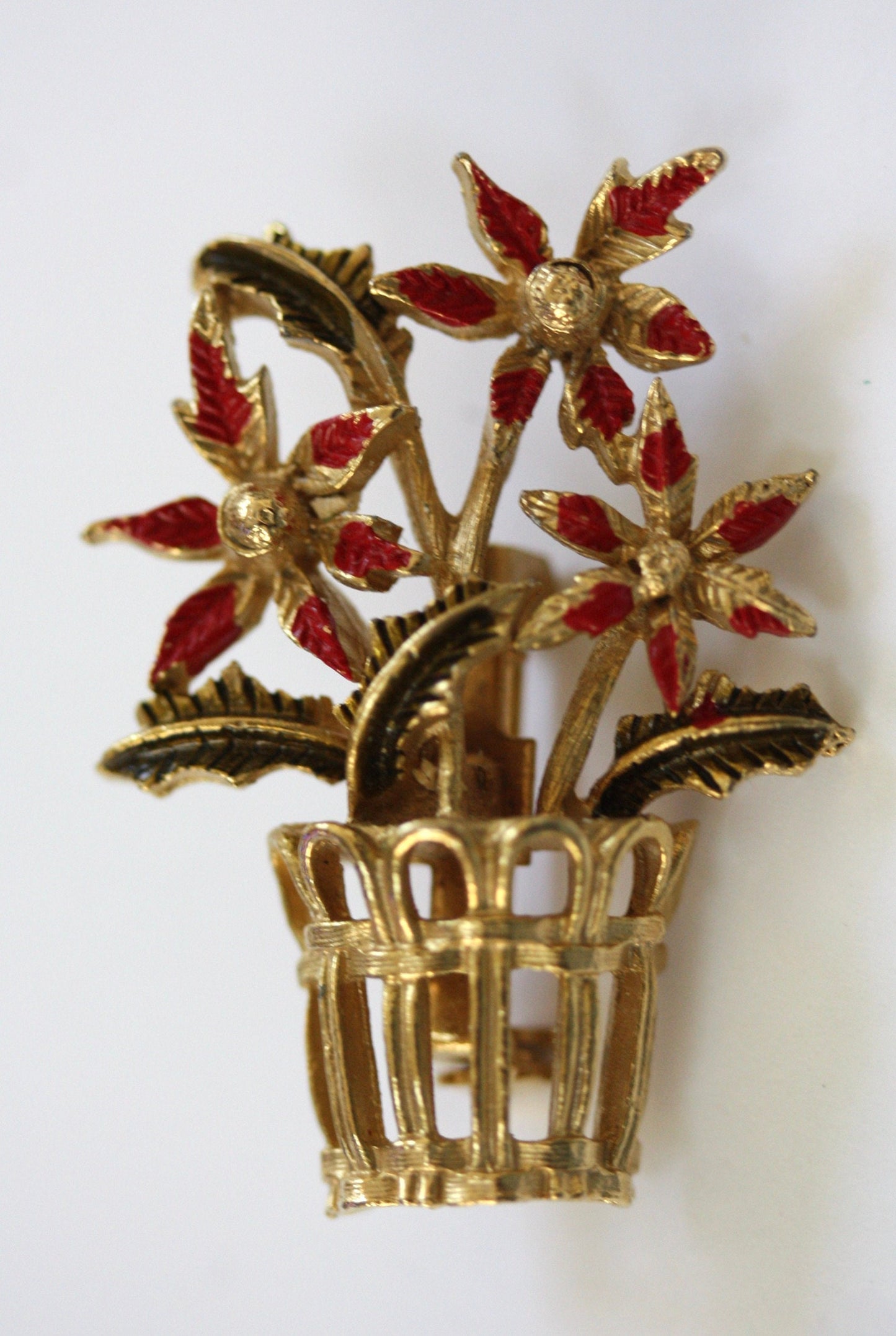 Goldtone basket of Chrysanthemums - stunning vintage Christmas pin