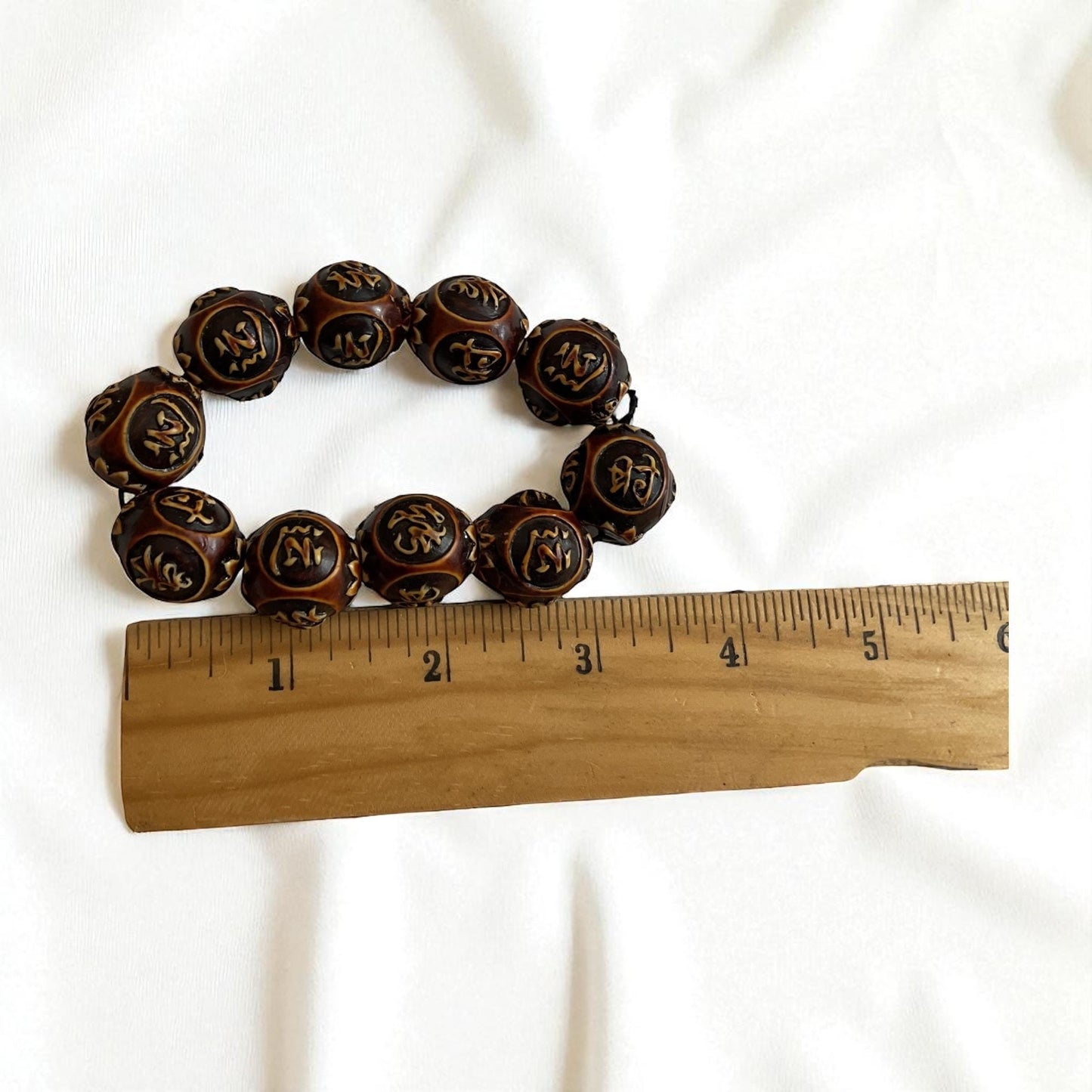 Ji Xiang Ru Yi Resin Bracelet – Good Fortune & Prosperity Symbol on Elastic Cord, Lucky Charm Jewelry