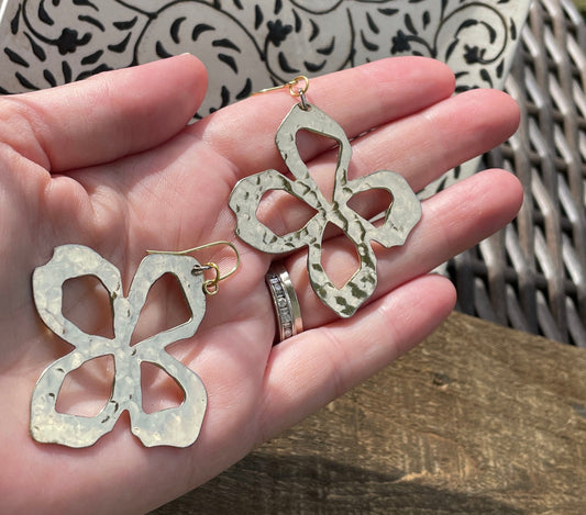 Stunning hammered metal silvertone dangle earrings
