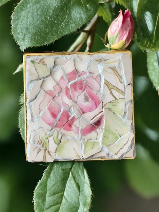 Handmade micro mosaic brooch / pin or necklace - one-of-a-kind - made of hand cut upcycled vintage dish