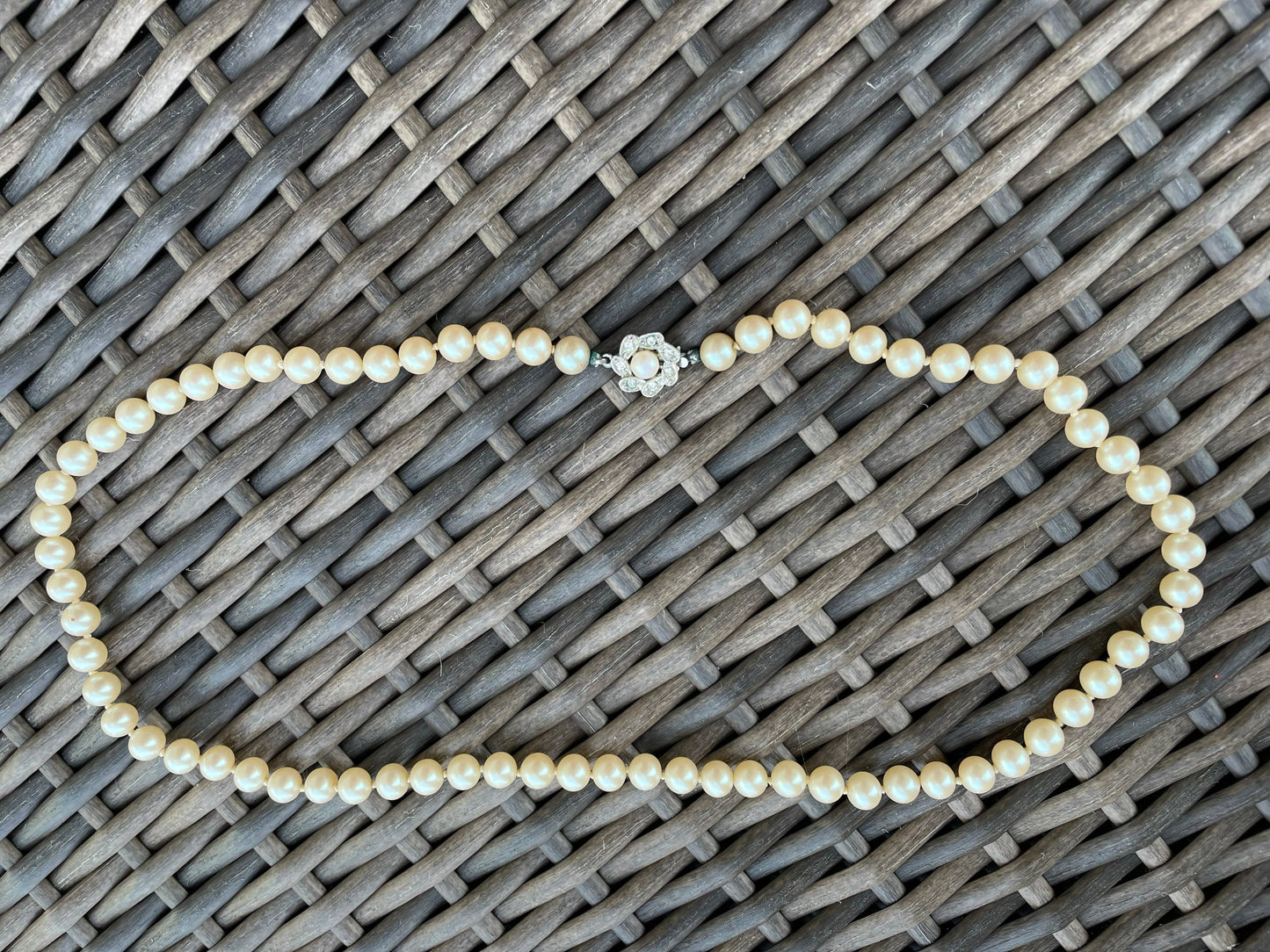 Elegant single strand vintage faux pearl necklace with beautiful rhinestone clasp
