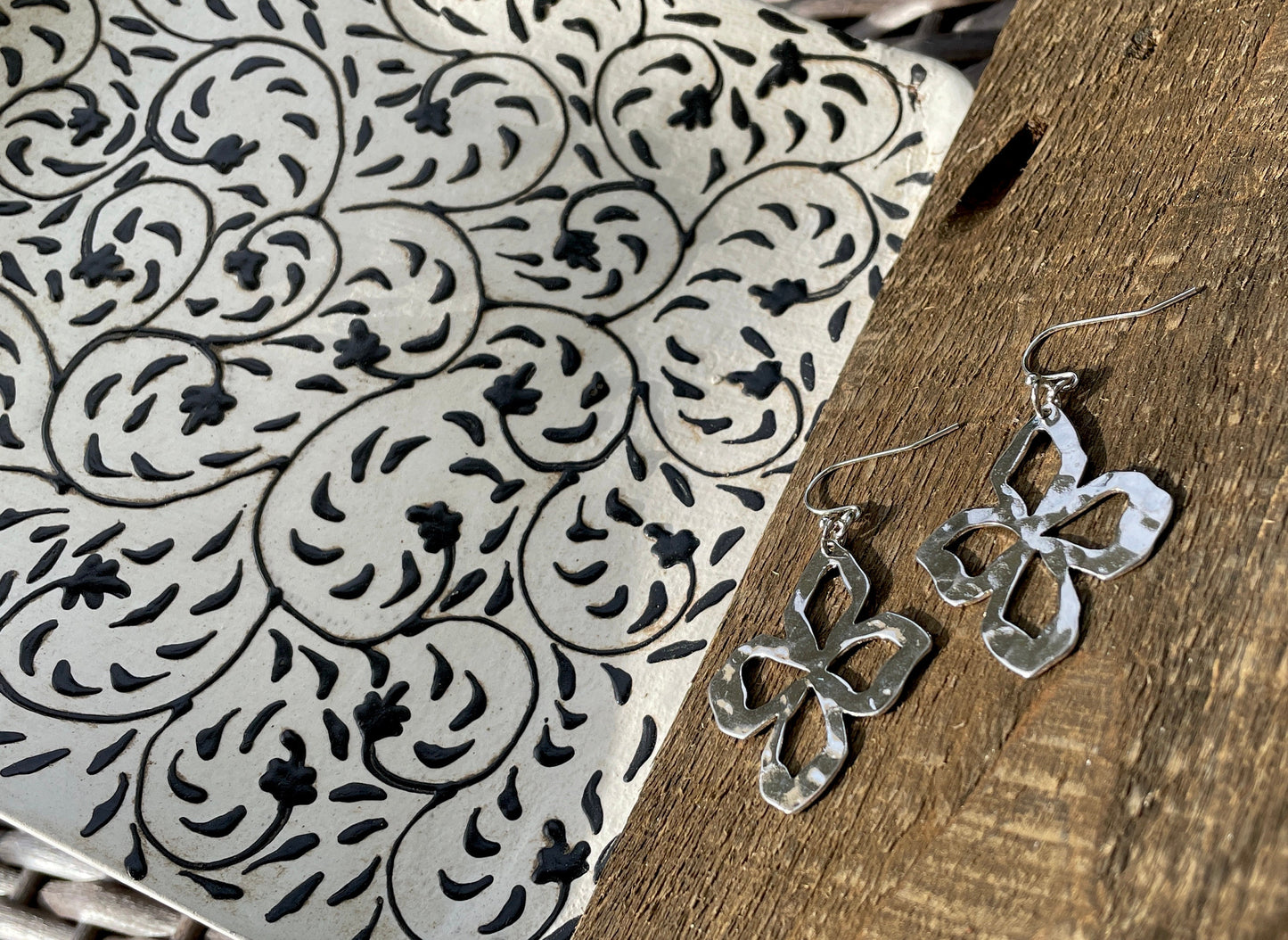 Stunning hammered metal silvertone dangle earrings