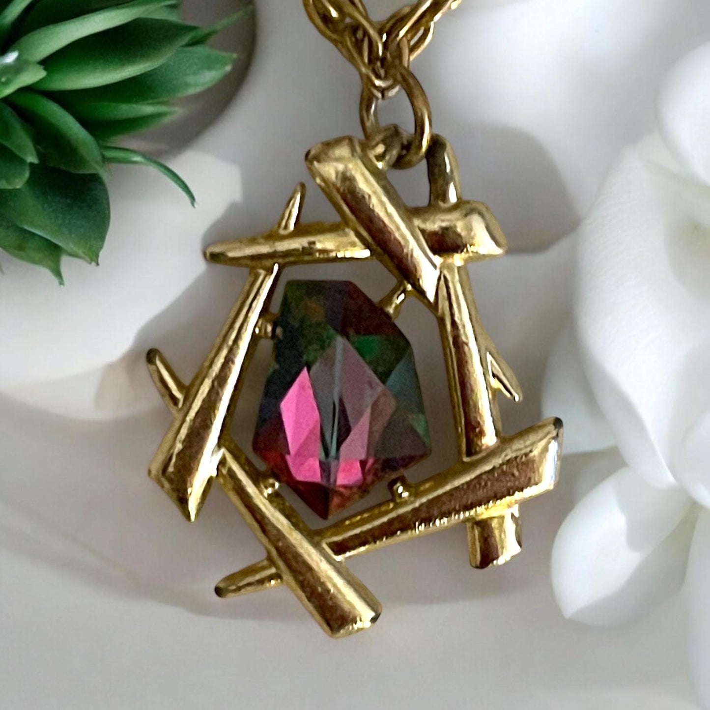 Stunning vintage signed Sarah Coventry faceted cut necklace