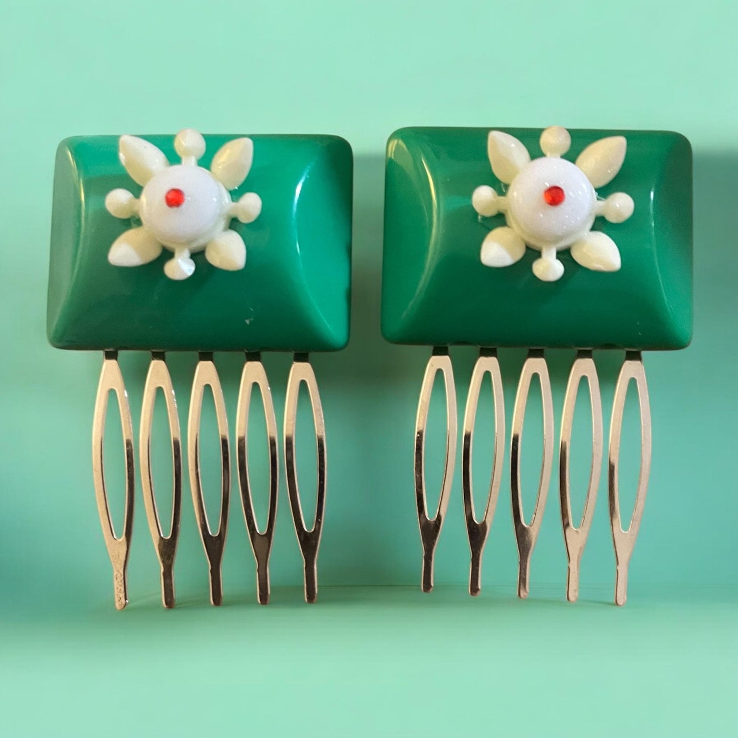 Green & White Hair Combs, Vintage Retro Plastic Components, Handmade Hair Clips, Mod Style Accessories, Hair Jewelry