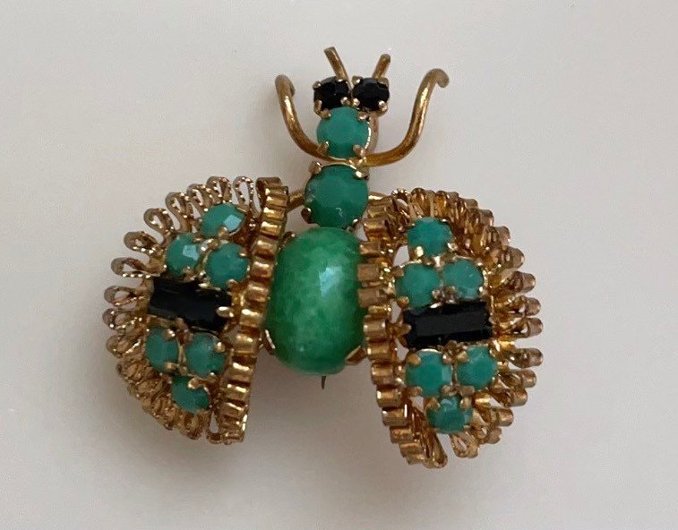 Stunning vintage bee pin with wired wings - unsigned