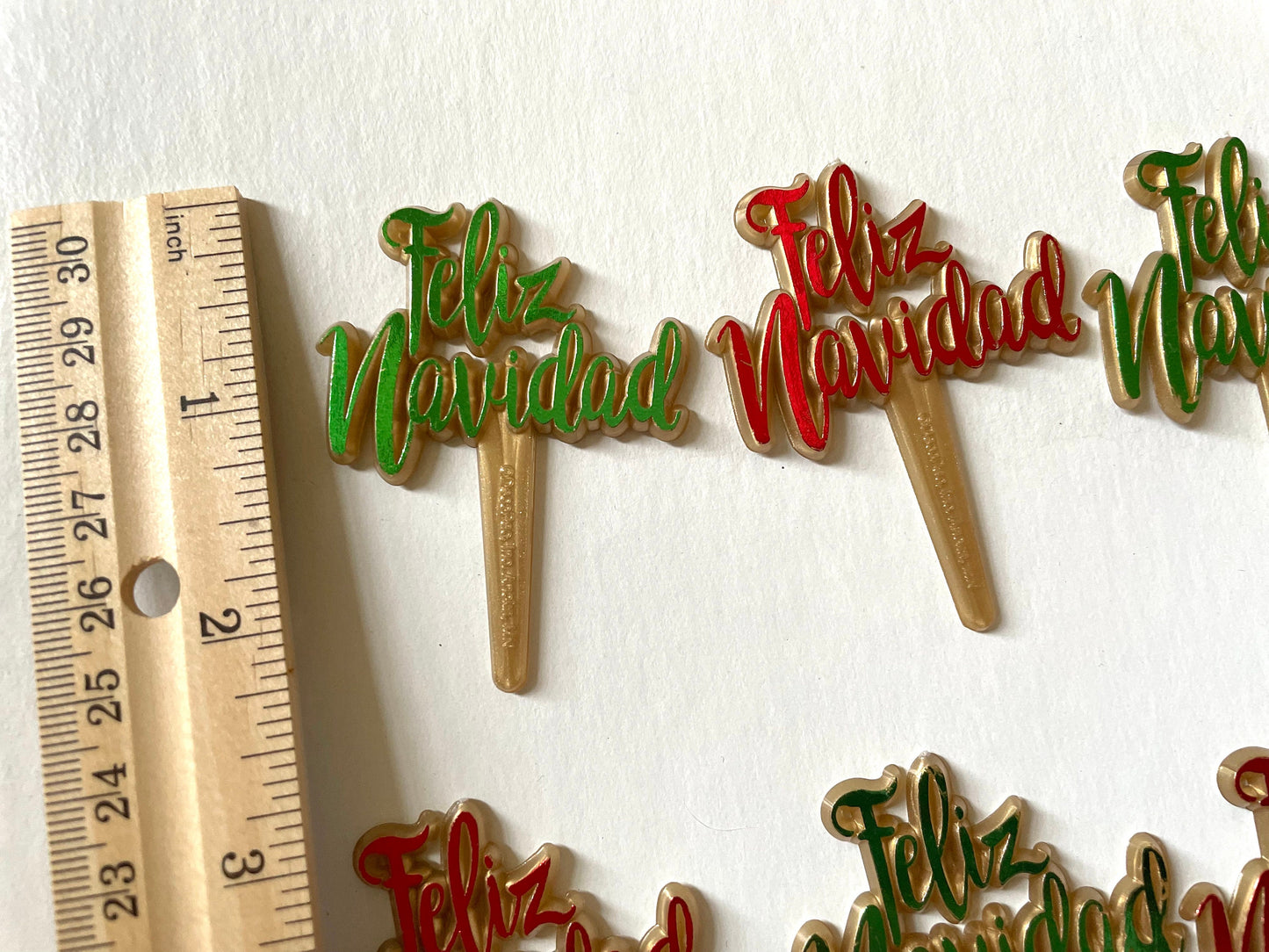 Pair of red and/or green iridescent plastic cake toppers - Feliz Navidad