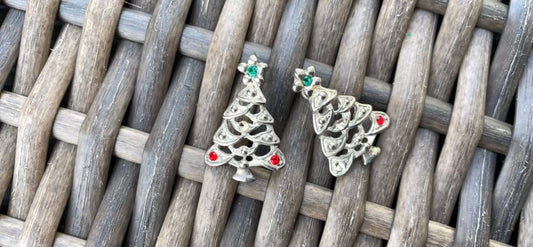 Stunning vintage rhinestone Christmas tree stud earrings - Please read description