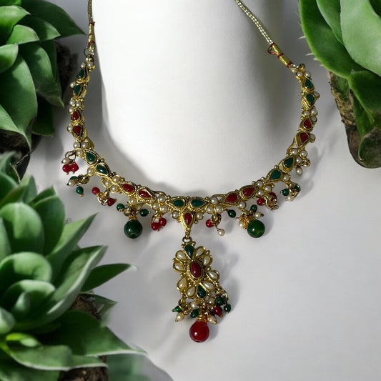 Stunning Indian style vintage necklace - red, green and faux pearls