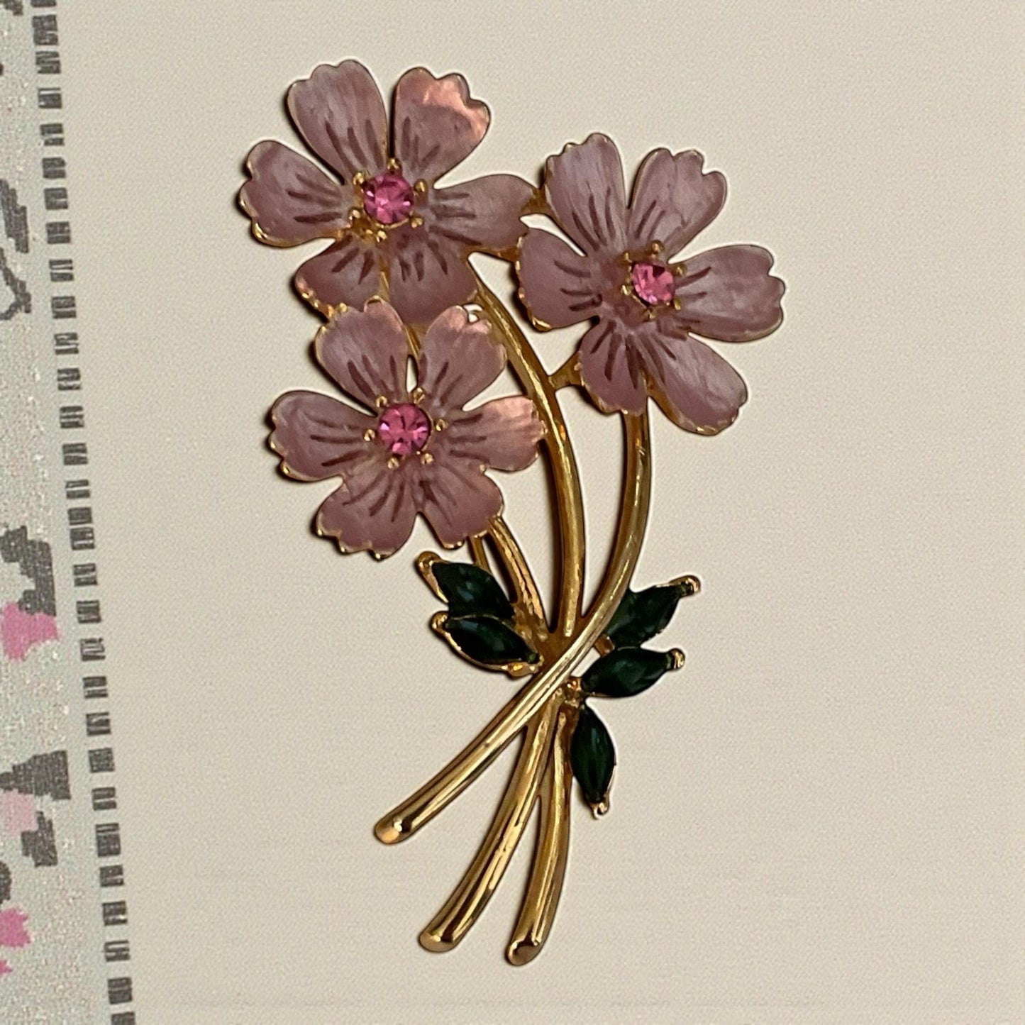 Vintage Pink Enamel Flower Pin – Pink Rhinestone Brooch, Retro Floral Jewelry, Collectible Costume Pin