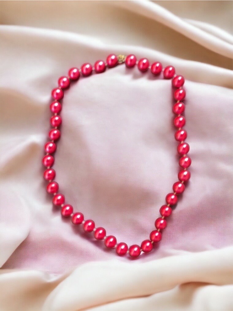 Hot pink faux pearl stunning vintage necklace
