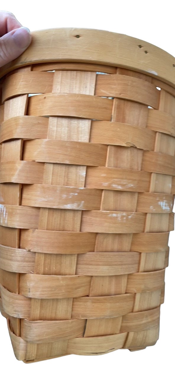 Large Picnic Basket - Woven Sturdy Wicker, Spacious 16" Wide x 11" Tall