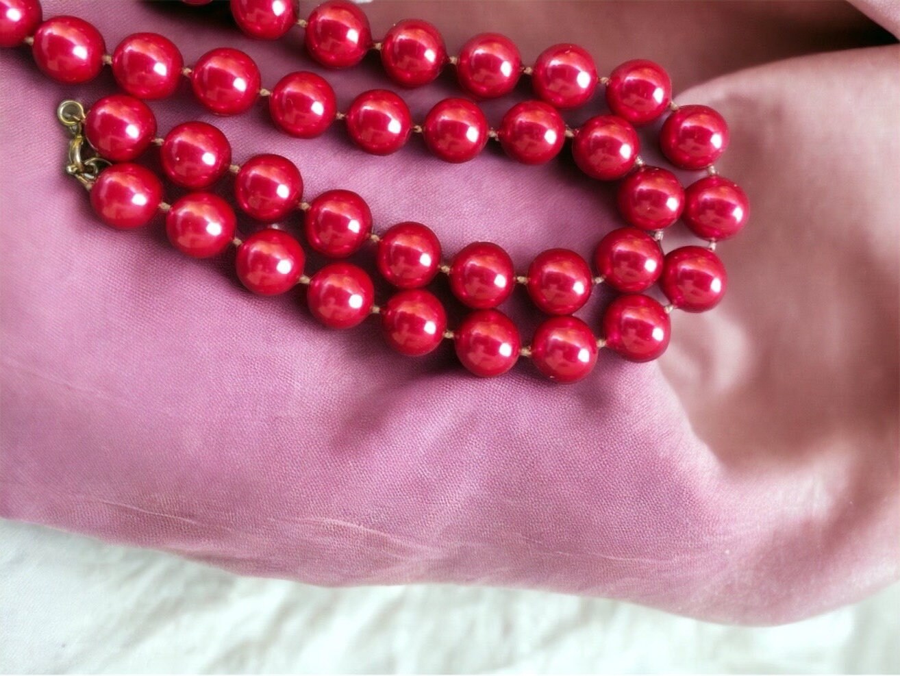 Hot pink faux pearl stunning vintage necklace