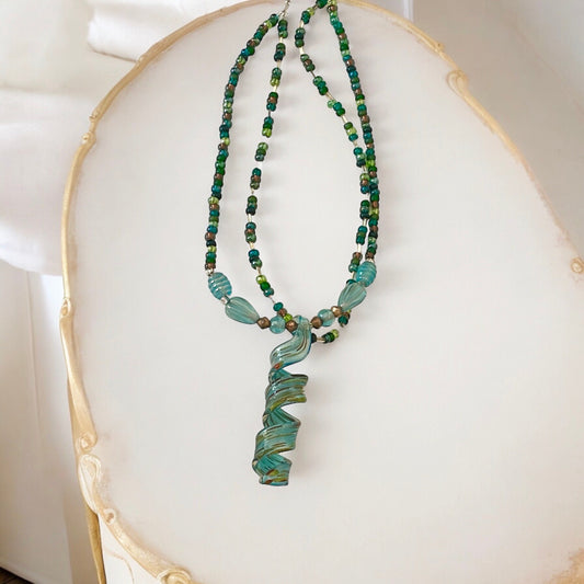 Stunning vintage art glass necklace