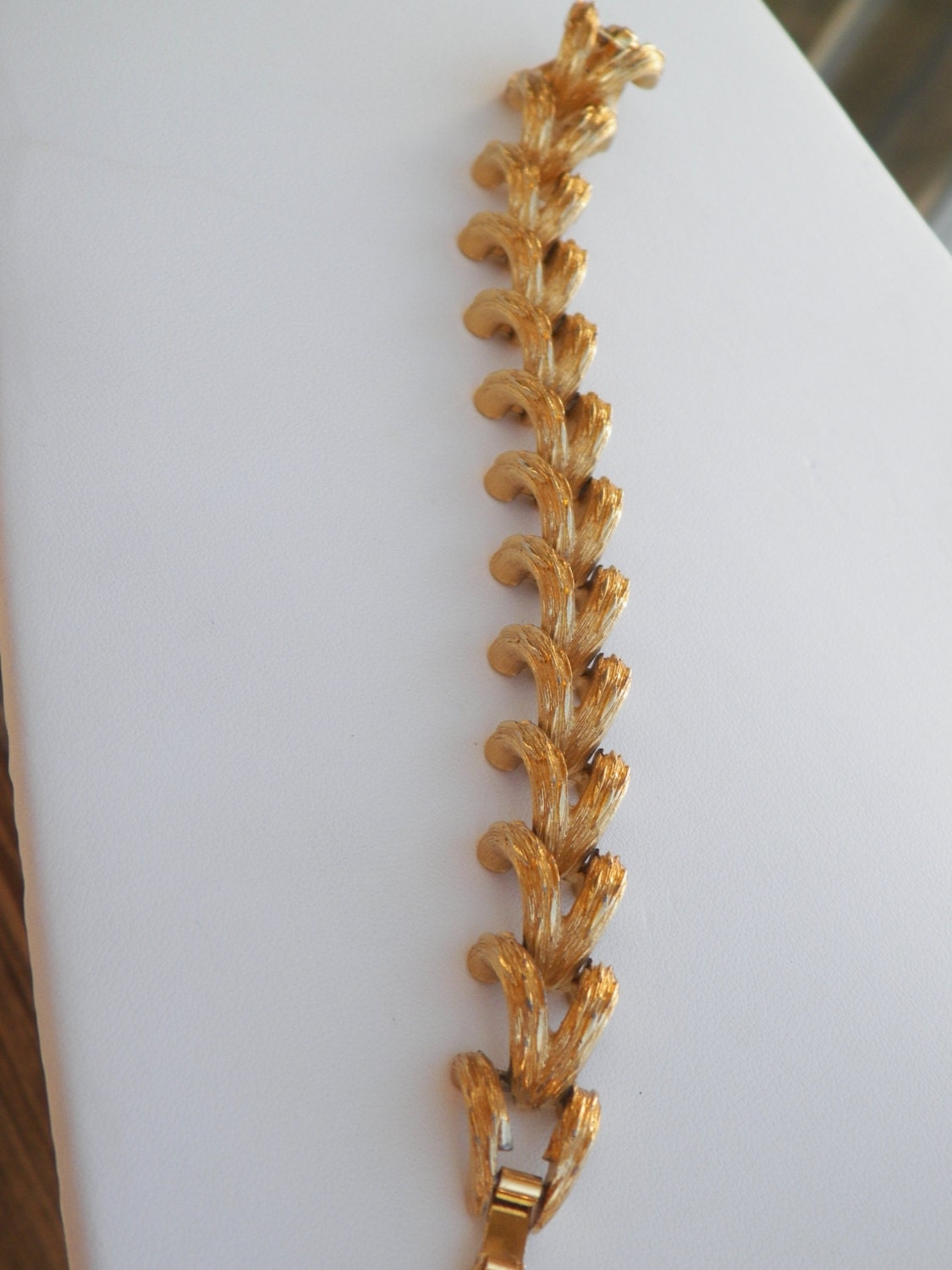 Vintage Crown TRIFARI stunning unique goldtone link bracelet