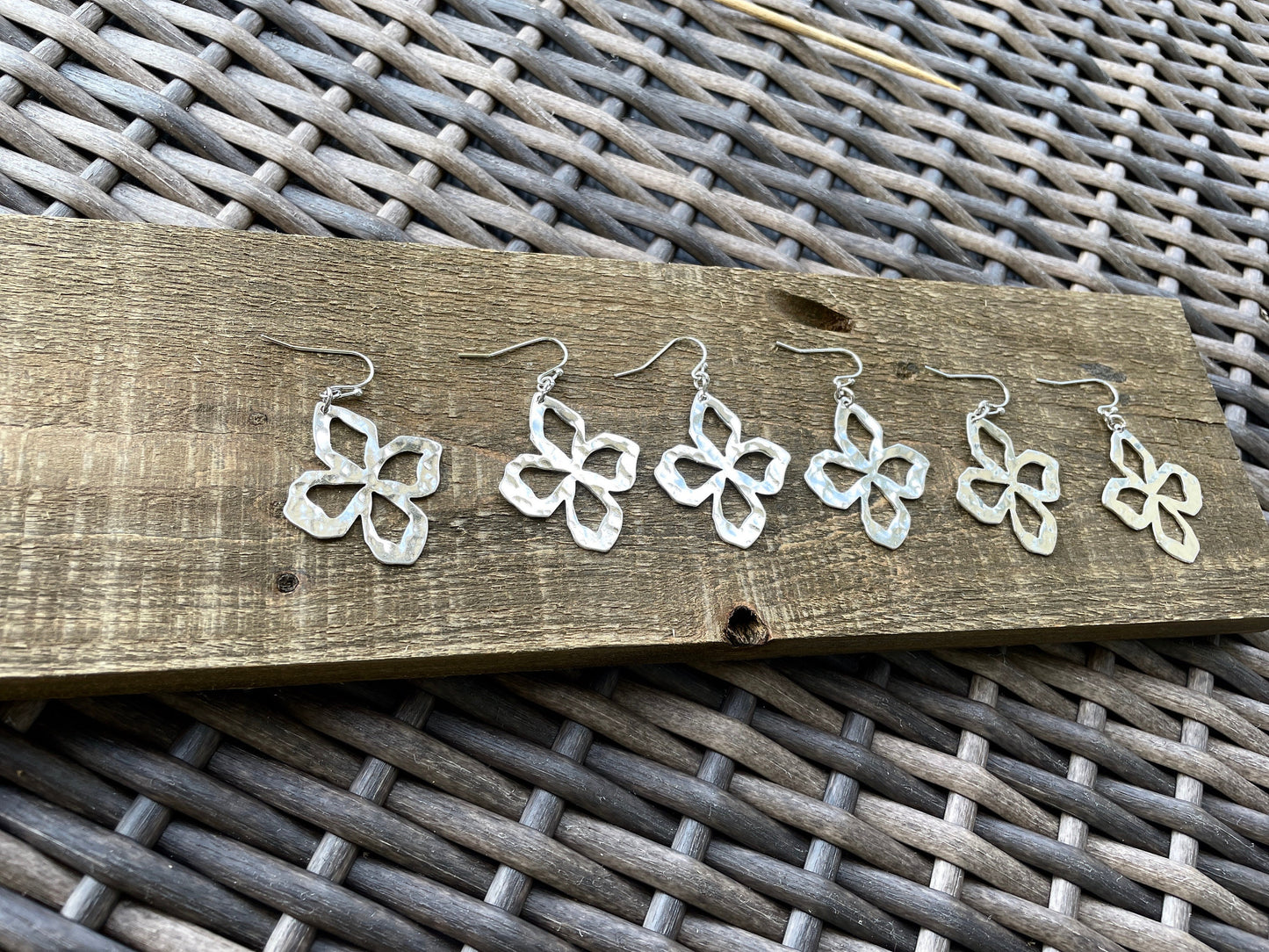 Stunning hammered metal silvertone dangle earrings