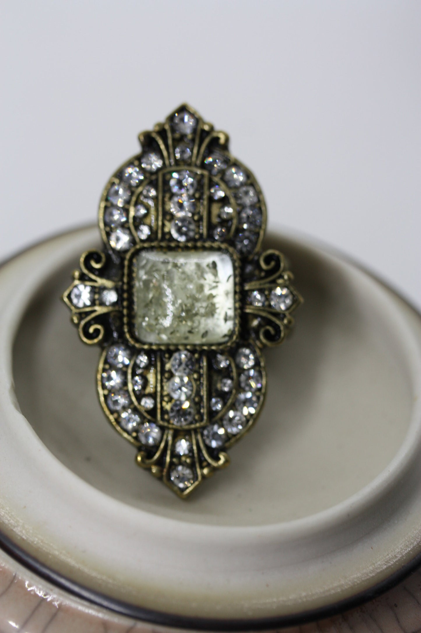 Stunning vintage costume jewelry ring with rhinestones