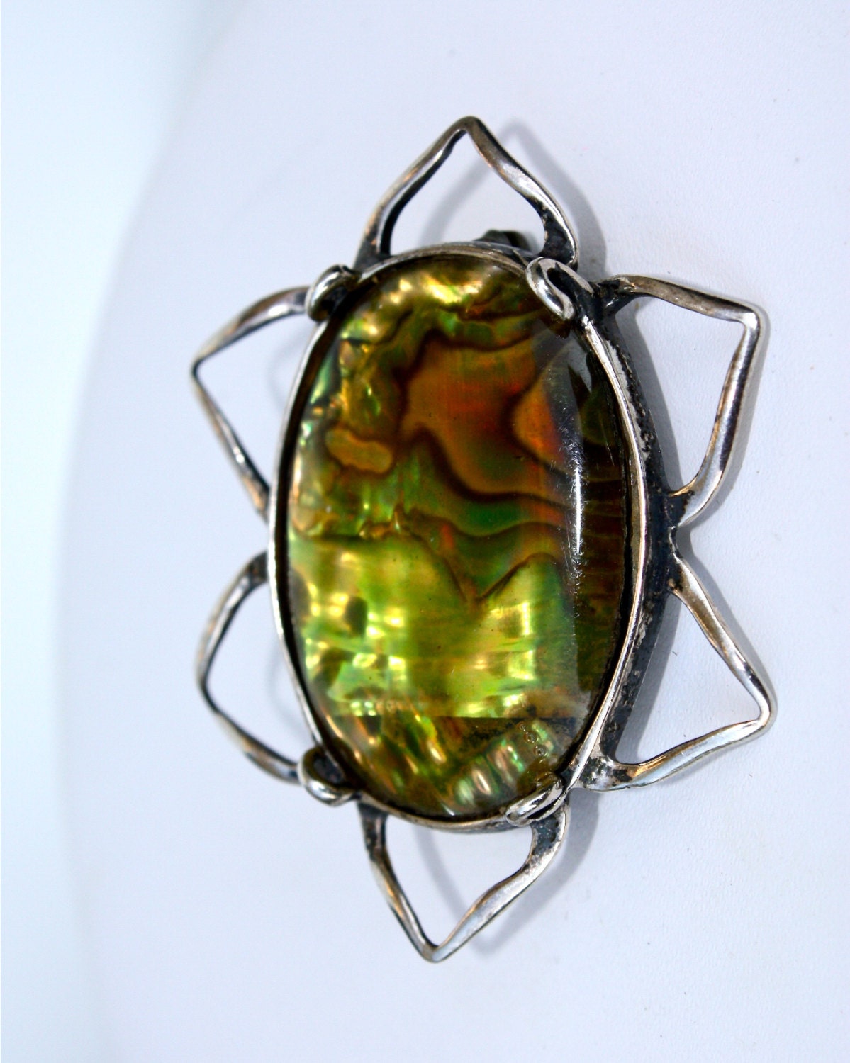 Stunning vintage sterling silver pin with green abalone