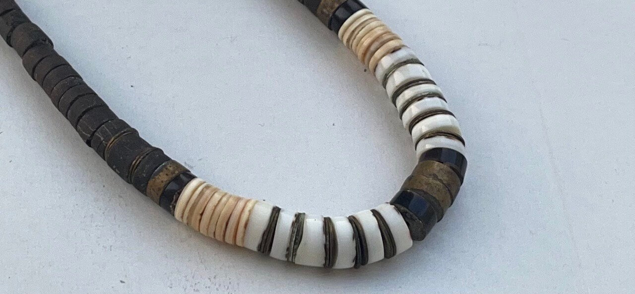 Stunning vintage wood, shell, heishi mixed material traditional graduated necklace with hook and eye clasp - Santo Domingo?