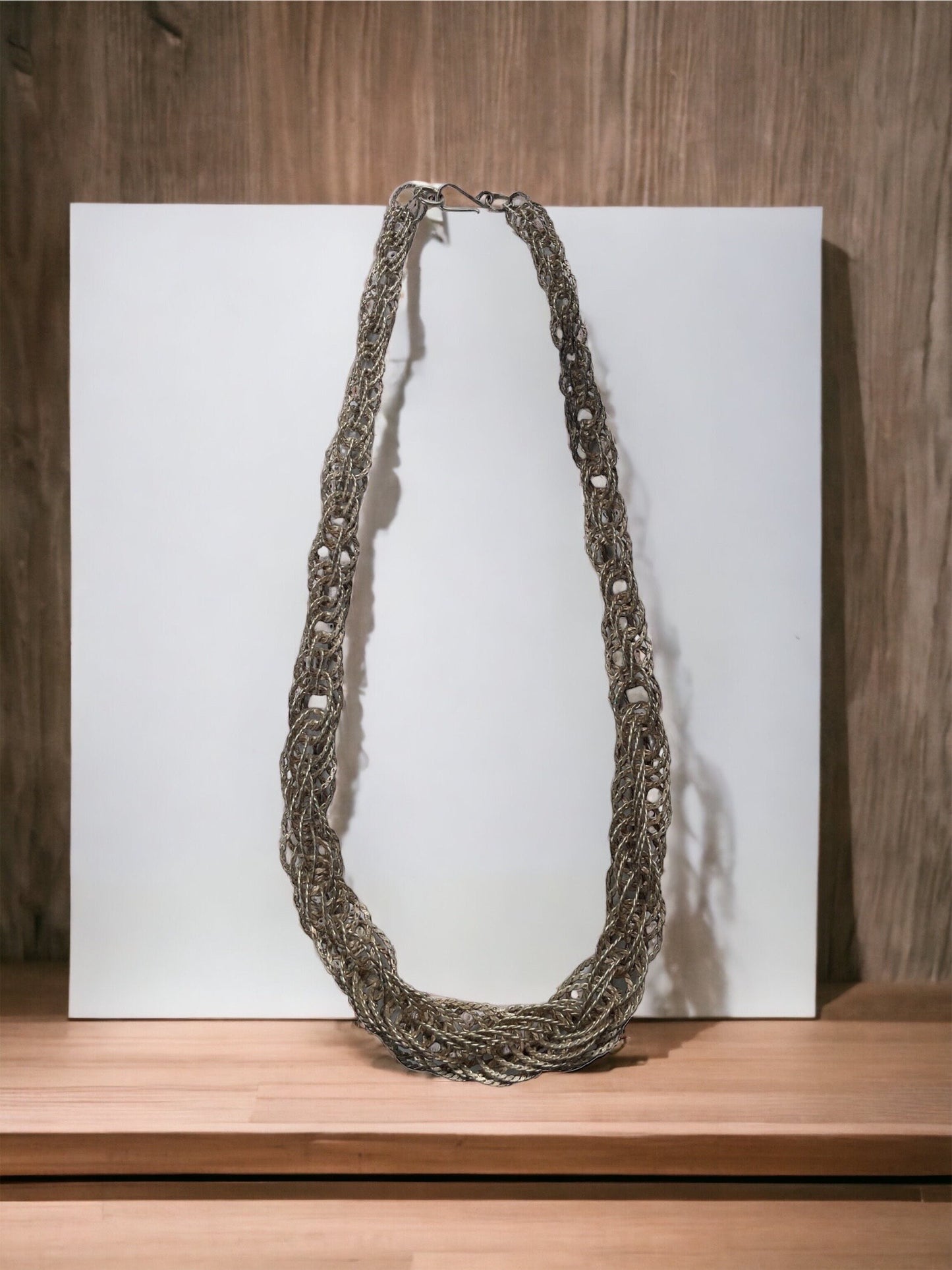 Beautiful vintage silvertone graduated metal necklace - approx. 22 inches