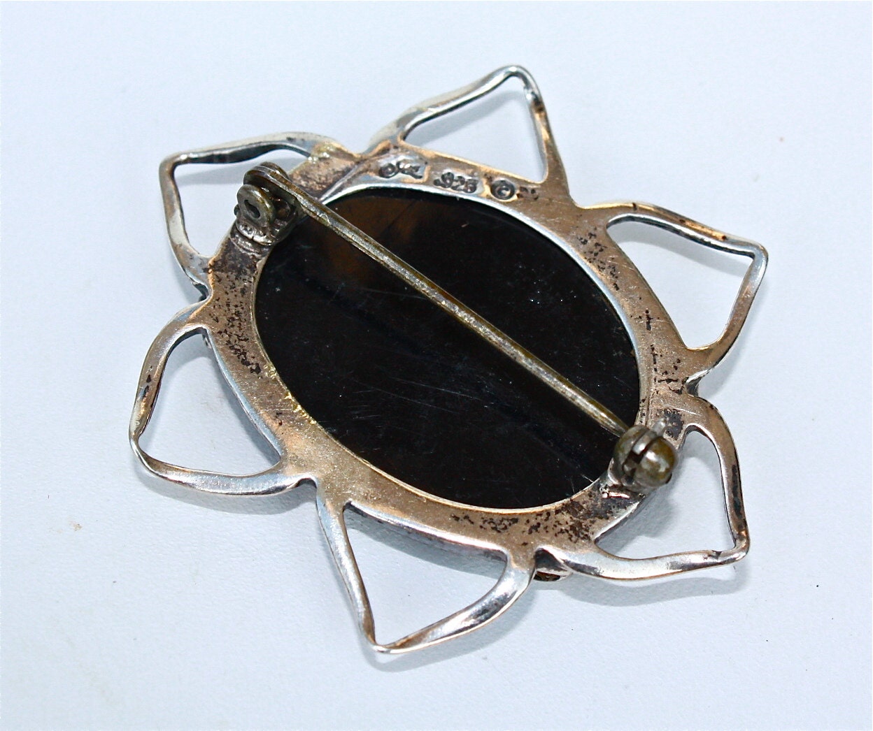 Stunning vintage sterling silver pin with green abalone