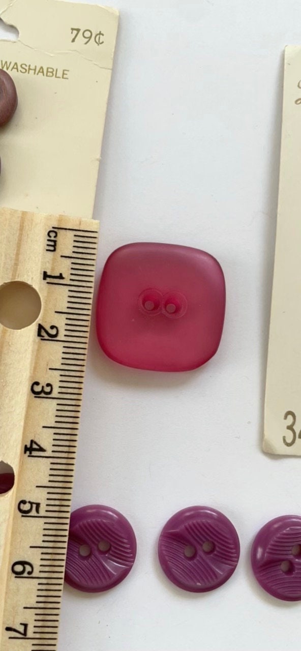 Lot of vintage buttons - from Italy and elsewhere - shades of purple, pink and wine