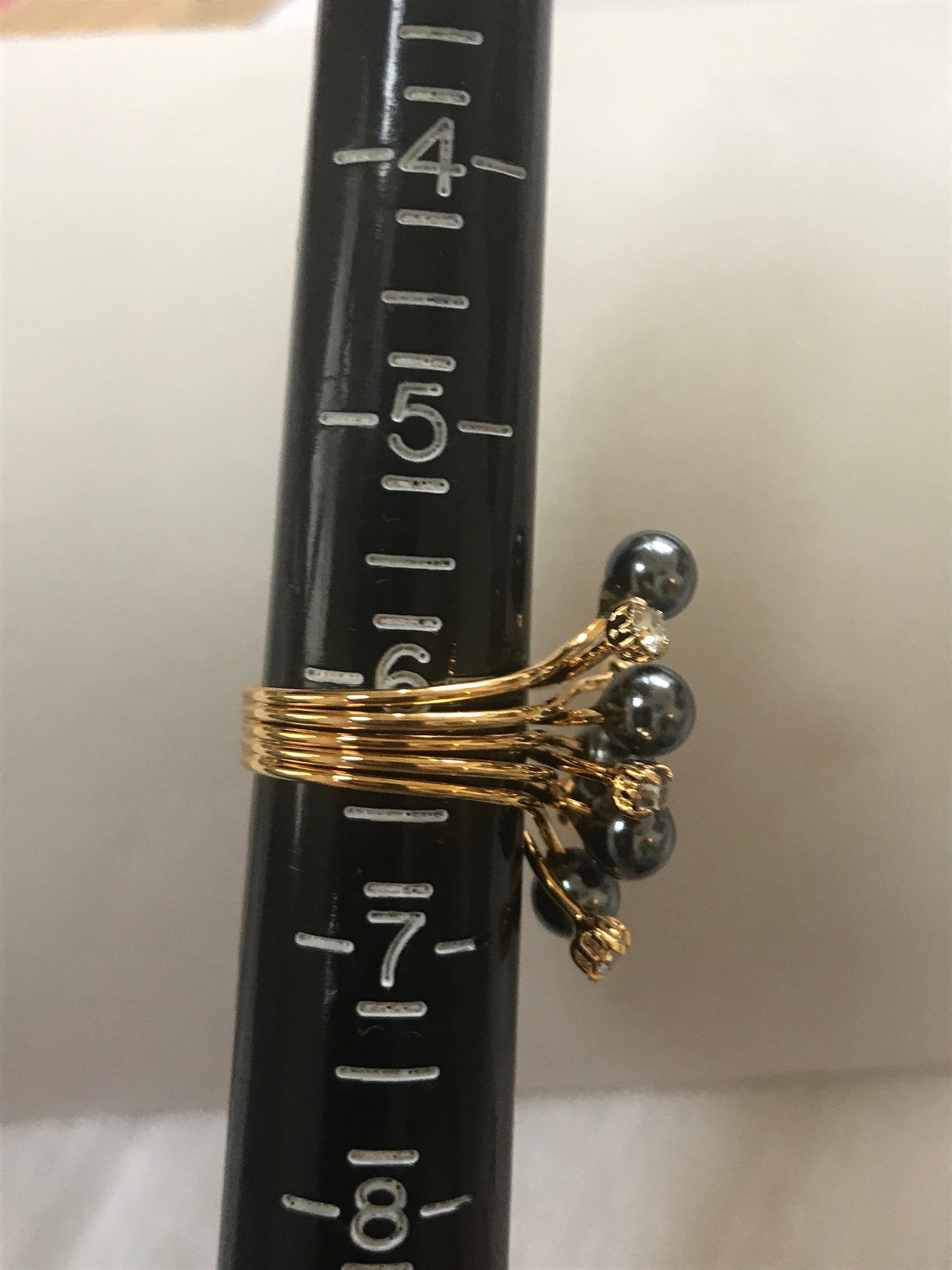 Black faux pearl and rhinestone stunning vintage ring - goldtone band