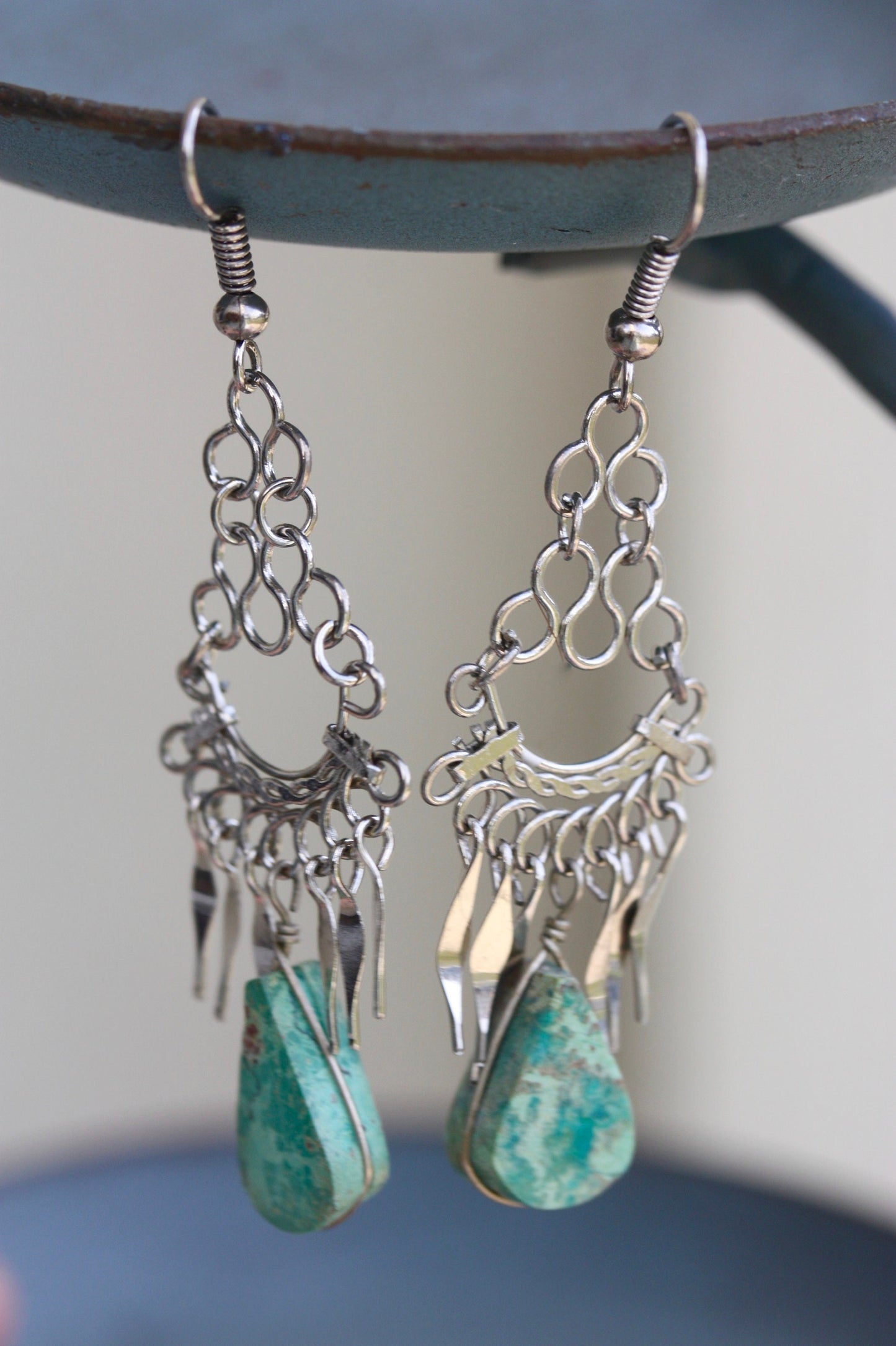Stunning vintage dangle earrings - silver with wire-wrapped turquoise stone