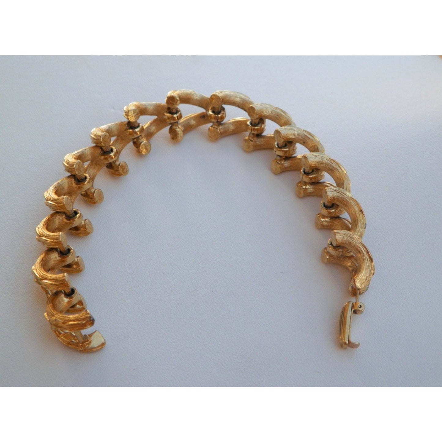 Vintage Crown TRIFARI stunning unique goldtone link bracelet