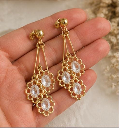 Vintage Avon Dangling Daisy Clip On Earrings in Original Box | Signed Gold Tone Crystal Dangle Earrings | 2.25" Floral Statement Jewelry