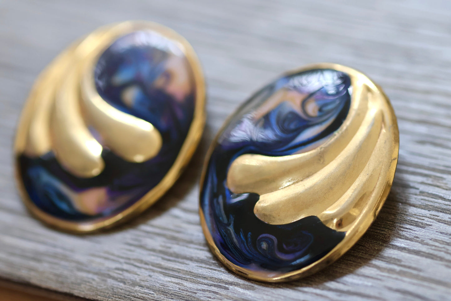 Shades of blue swirled vintage earrings with curved goldtone inlay
