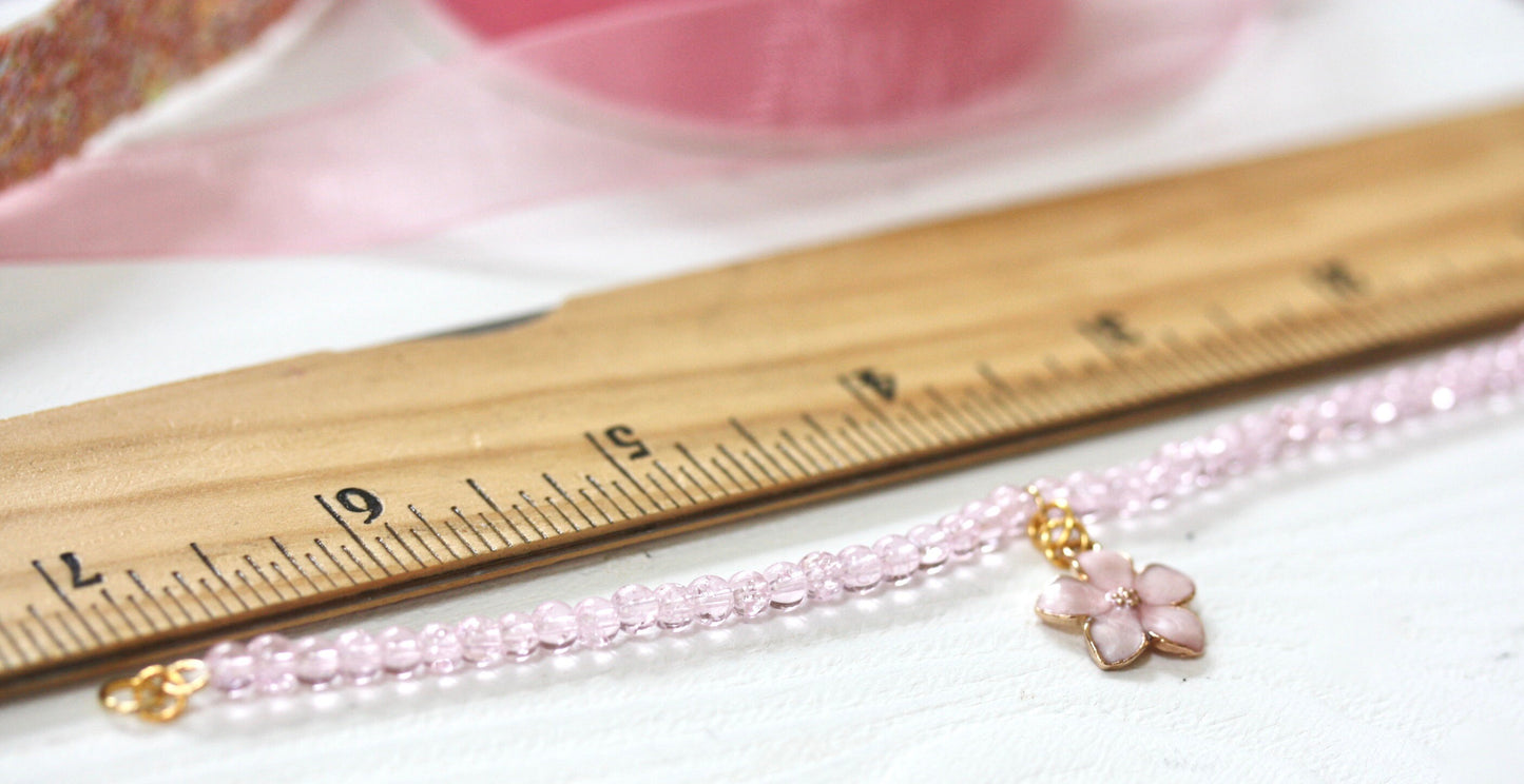 S I M P L E elegant timeless pink enamel flower bracelet with light pale pink crackle glass beads