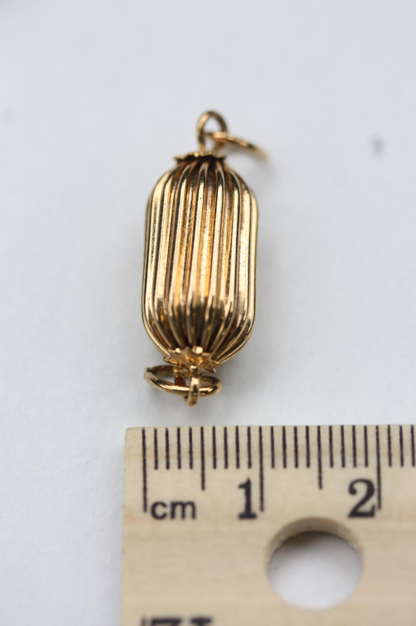 Pair of unique goldtone ribbed vintage beads with jump rings - 20 mm