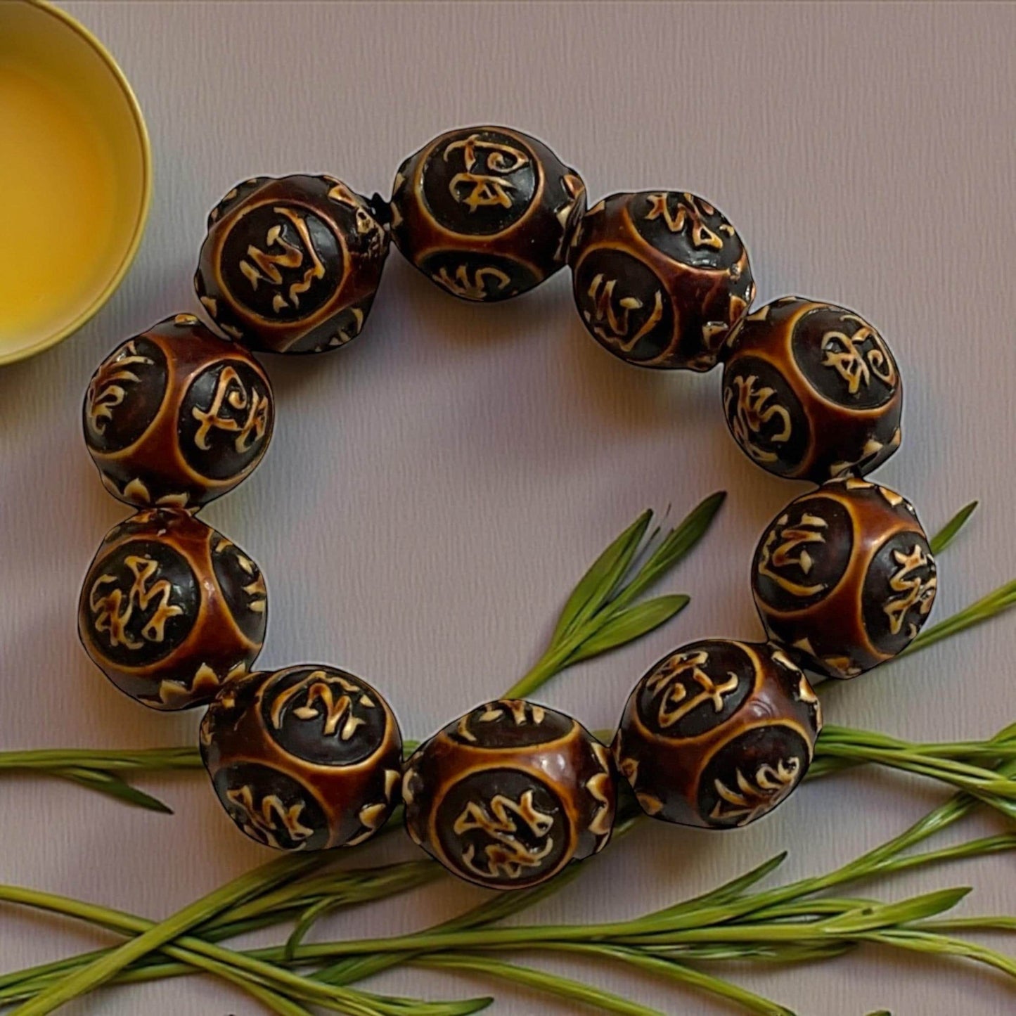 Ji Xiang Ru Yi Resin Bracelet – Good Fortune & Prosperity Symbol on Elastic Cord, Lucky Charm Jewelry