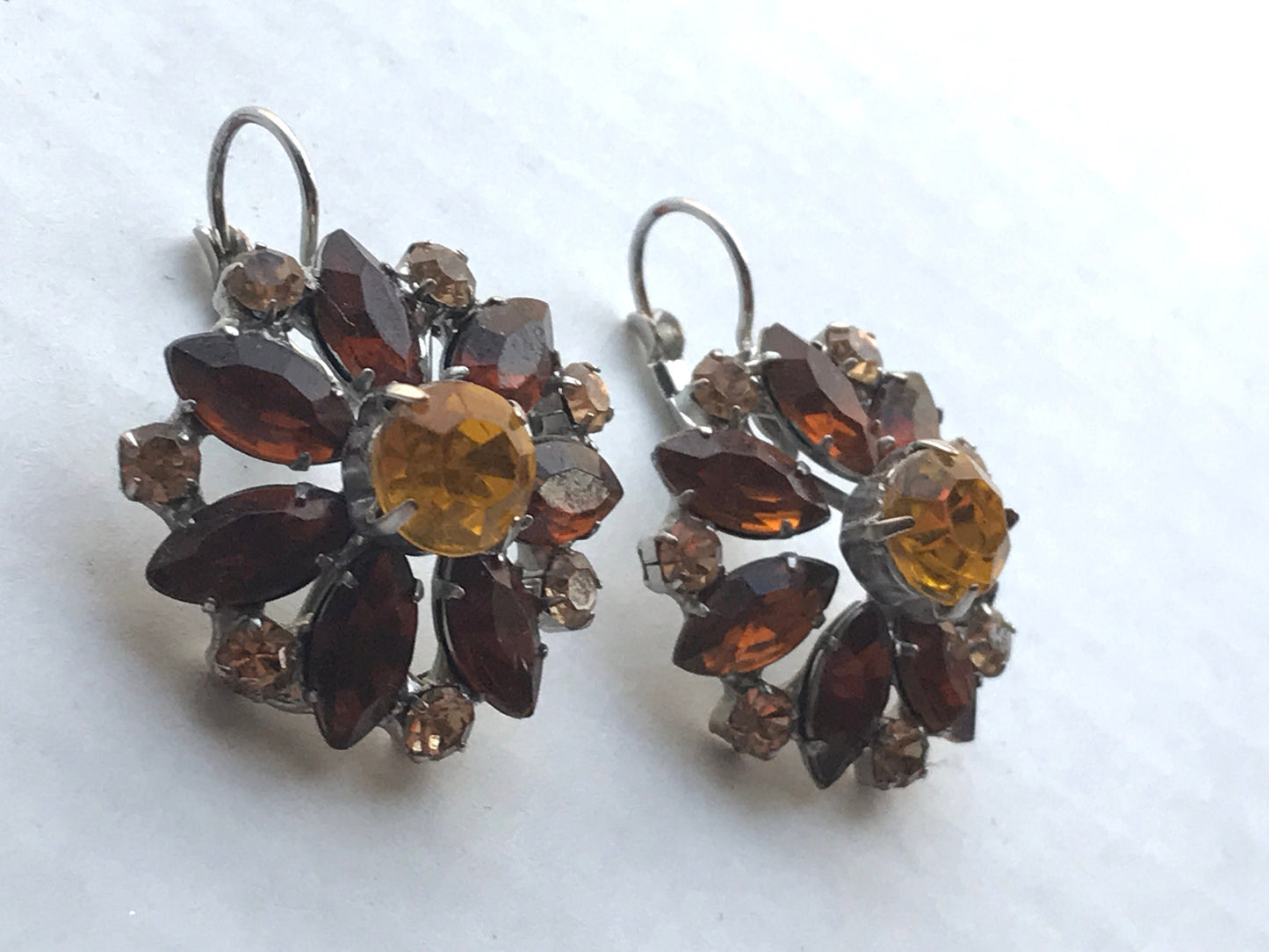 Stunning vintage small dangle rhinestone earrings