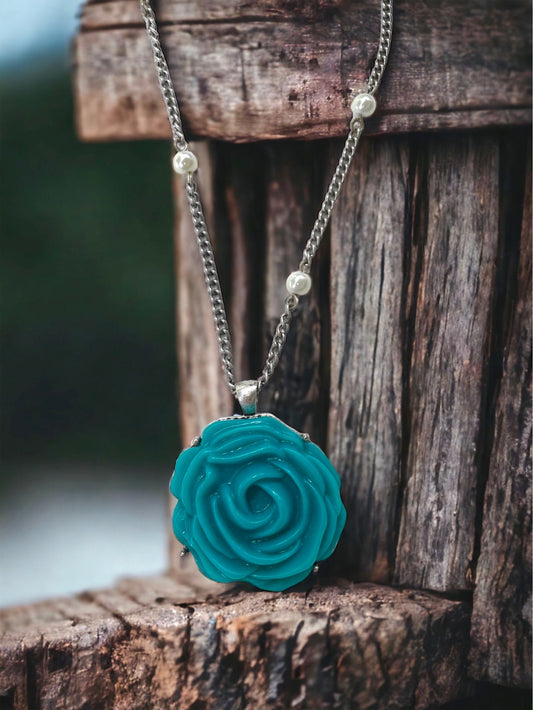 Vintage Avon turquoise rose necklace on silvertone chain interspersed with faux pearls