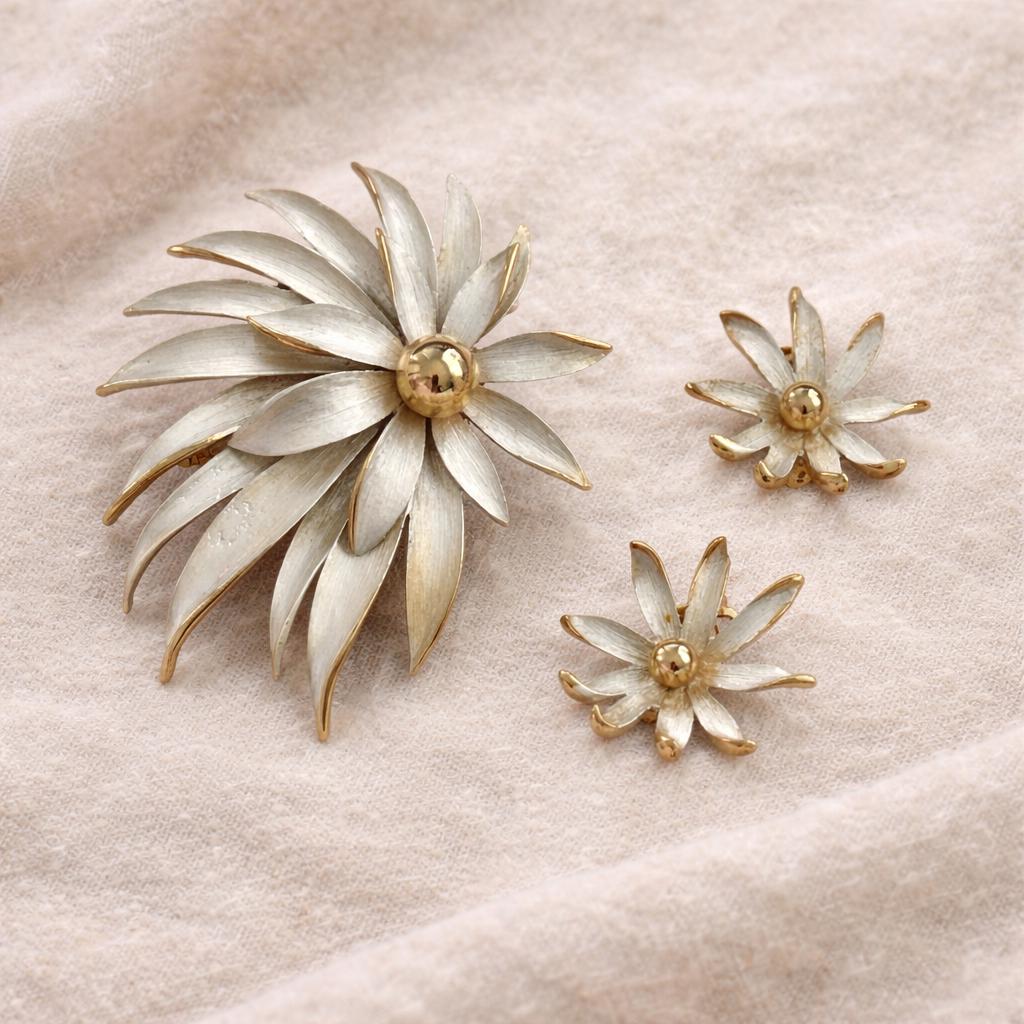 1960s Floral Brooch and Earrings Set, Mid Century Modern Sculptural Flower Jewelry