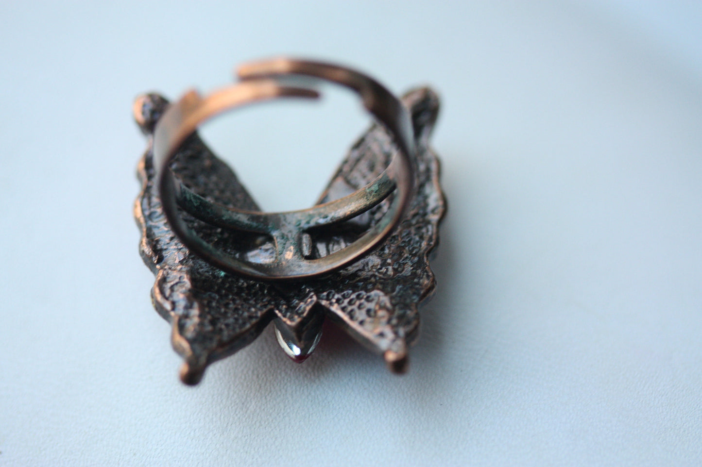 Stunning butterfly ring with pearls and rhinestones
