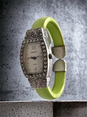 Vintage lime green Geneva watch - Please read description - pretty but needs repair or use for parts