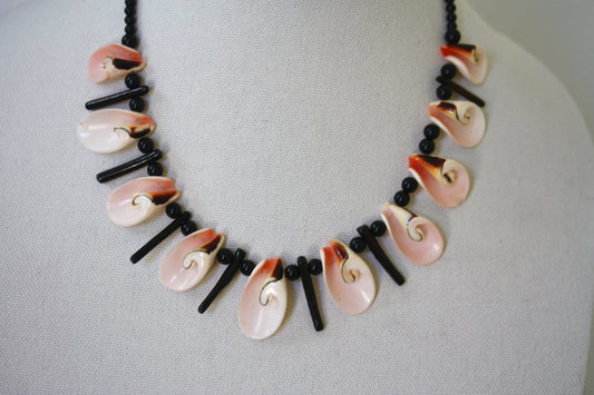Stunning pink Luhuanas shell and black beaded vintage necklace